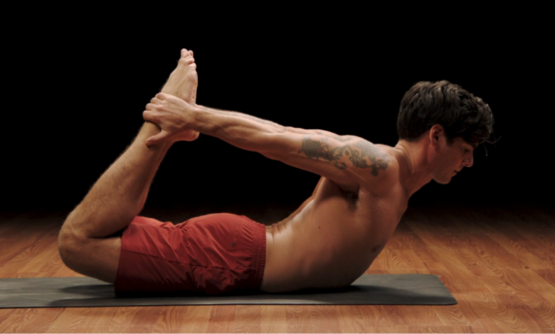 how-to-do-bow-pose-in-yoga-(dhanurasana)